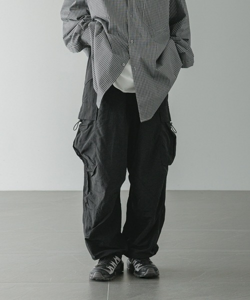 LOWRYS FARM（ローリーズファーム）の「ナイロンドロストＰＫカーゴパンツ　 586500（カーゴパンツ・メンズ・ブラック/ブラウン・MEDIUM/LARGE）」の2枚目の写真