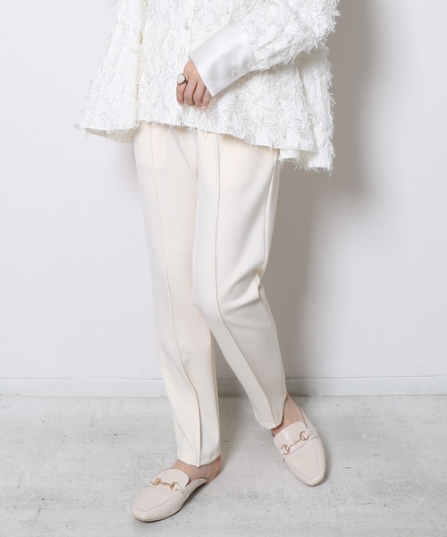 ヴェロフォンナ　フリンジホワイトパンツ Re.Verofonna（ヴェロフォンナ）の「センタータックストレッチパンツ