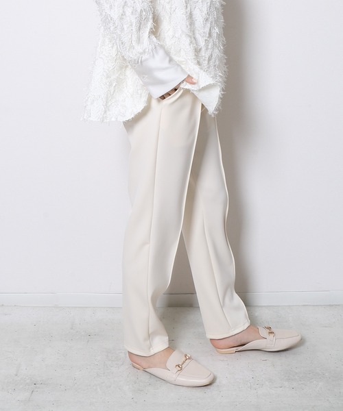 ヴェロフォンナ　フリンジホワイトパンツ Re.Verofonna（ヴェロフォンナ）の「センタータックストレッチパンツ