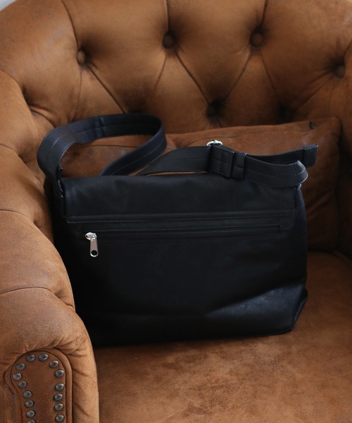 Legato Largo（レガートラルゴ）の「【Legato Largo】洗えるかばん ユニプレーンフェイクレザーショルダーバッグ 〈ユニセックス〉（ショルダーバッグ・レディース・ブラック/ダークブラウン/アイボリー・FREE）」の8枚目の写真