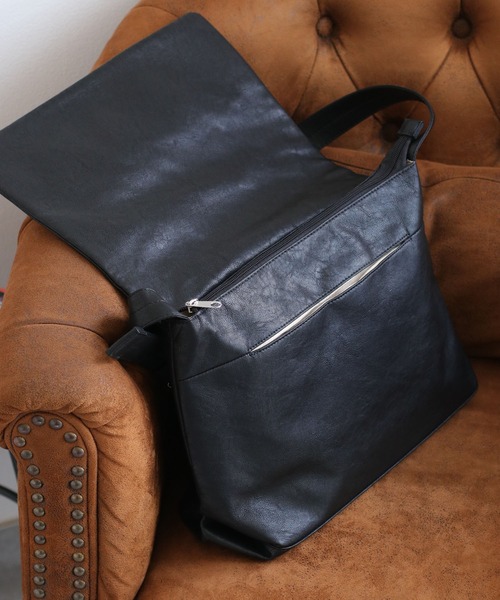 Legato Largo（レガートラルゴ）の「【Legato Largo】洗えるかばん ユニプレーンフェイクレザーショルダーバッグ 〈ユニセックス〉（ショルダーバッグ・レディース・ブラック/ダークブラウン/アイボリー・FREE）」の7枚目の写真