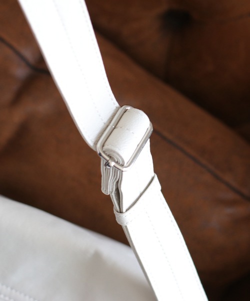 Legato Largo（レガートラルゴ）の「【Legato Largo】洗えるかばん ユニプレーンフェイクレザーショルダーバッグ 〈ユニセックス〉（ショルダーバッグ・レディース・ブラック/ダークブラウン/アイボリー・FREE）」の21枚目の写真