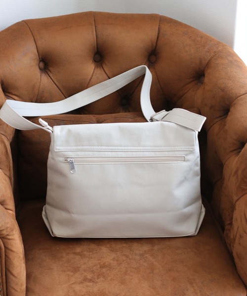 Legato Largo（レガートラルゴ）の「【Legato Largo】洗えるかばん ユニプレーンフェイクレザーショルダーバッグ 〈ユニセックス〉（ショルダーバッグ・レディース・ブラック/ダークブラウン/アイボリー・FREE）」の18枚目の写真