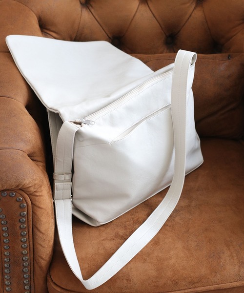 Legato Largo（レガートラルゴ）の「【Legato Largo】洗えるかばん ユニプレーンフェイクレザーショルダーバッグ 〈ユニセックス〉（ショルダーバッグ・レディース・ブラック/ダークブラウン/アイボリー・FREE）」の19枚目の写真