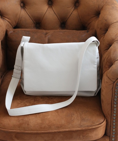 Legato Largo（レガートラルゴ）の「【Legato Largo】洗えるかばん ユニプレーンフェイクレザーショルダーバッグ 〈ユニセックス〉（ショルダーバッグ・レディース・ブラック/ダークブラウン/アイボリー・FREE）」の17枚目の写真