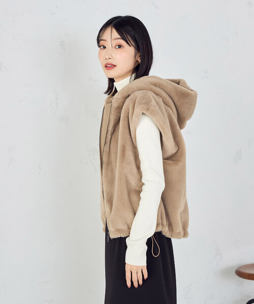 COMME CA ISM（コムサイズム）の「ラビット調　ファーフーデッドジレ（ベスト・レディース・ブラウン/グレイッシュベージュ・FREE）」の10枚目の写真