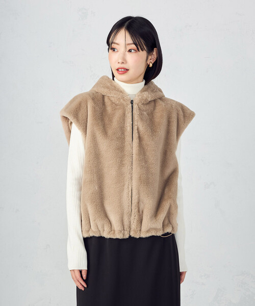 COMME CA ISM（コムサイズム）の「ラビット調　ファーフーデッドジレ（ベスト・レディース・ブラウン/グレイッシュベージュ・FREE）」の11枚目の写真