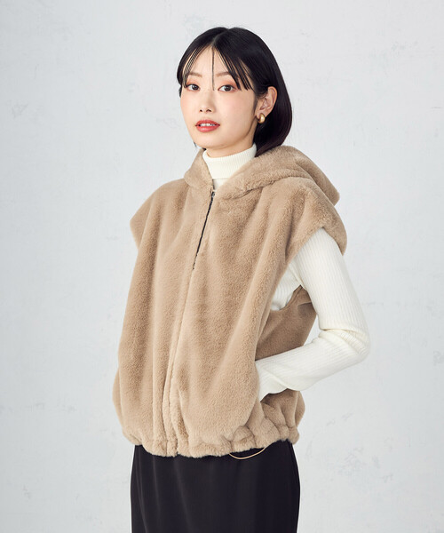 COMME CA ISM（コムサイズム）の「ラビット調　ファーフーデッドジレ（ベスト・レディース・ブラウン/グレイッシュベージュ・FREE）」の12枚目の写真