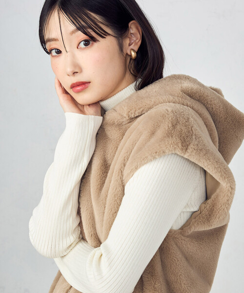 COMME CA ISM（コムサイズム）の「ラビット調　ファーフーデッドジレ（ベスト・レディース・ブラウン/グレイッシュベージュ・FREE）」の16枚目の写真