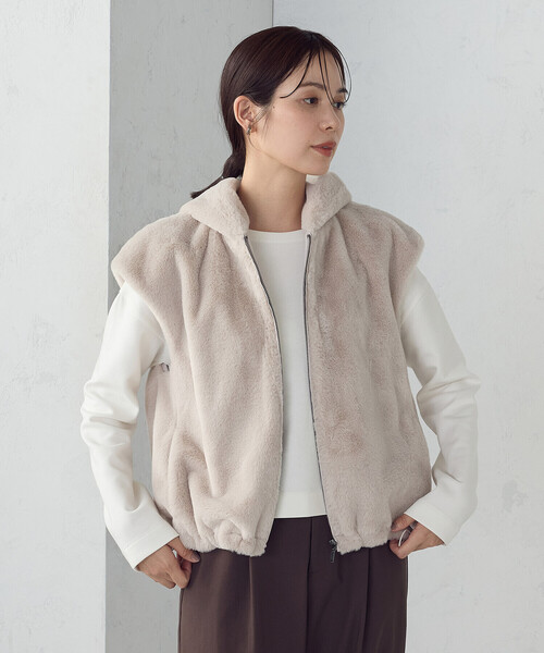 COMME CA ISM（コムサイズム）の「ラビット調　ファーフーデッドジレ（ベスト・レディース・ブラウン/グレイッシュベージュ・FREE）」の19枚目の写真