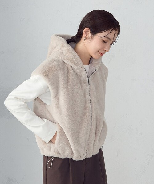 COMME CA ISM（コムサイズム）の「ラビット調　ファーフーデッドジレ（ベスト・レディース・ブラウン/グレイッシュベージュ・FREE）」の22枚目の写真