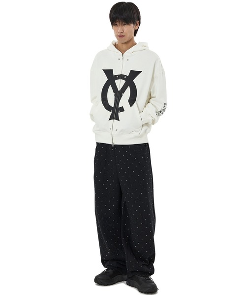 OY(オーワイ)の「『OY/オーワイ』BIG LOGO STUD HOODIE ZIP UP/ビッグロゴスタッドジップアップパーカー(パーカー・レディース・ホワイト/ブラック・L/M)」の4枚目の写真