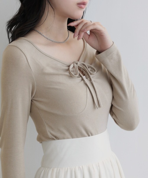 nouvellemoi（ヌーベルモイ）の「クロスストラップリボンギャザーカットソー（Tシャツ/カットソー・レディース・グレイッシュベージュ/ブラック/ホワイト/チャコールグレー・L/M/S）」の8枚目の写真