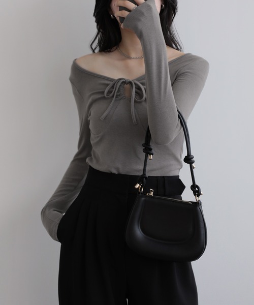 nouvellemoi（ヌーベルモイ）の「クロスストラップリボンギャザーカットソー（Tシャツ/カットソー・レディース・グレイッシュベージュ/ブラック/ホワイト/チャコールグレー・L/M/S）」の9枚目の写真