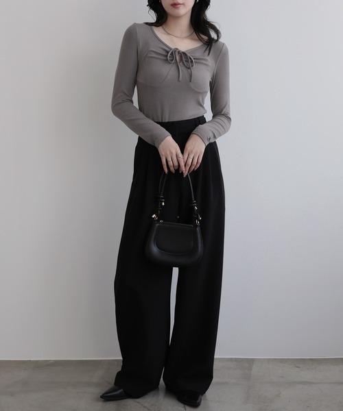 nouvellemoi（ヌーベルモイ）の「クロスストラップリボンギャザーカットソー（Tシャツ/カットソー・レディース・グレイッシュベージュ/ブラック/ホワイト/チャコールグレー・L/M/S）」の10枚目の写真