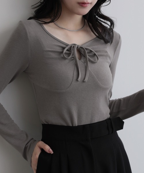 nouvellemoi（ヌーベルモイ）の「クロスストラップリボンギャザーカットソー（Tシャツ/カットソー・レディース・グレイッシュベージュ/ブラック/ホワイト/チャコールグレー・L/M/S）」の11枚目の写真