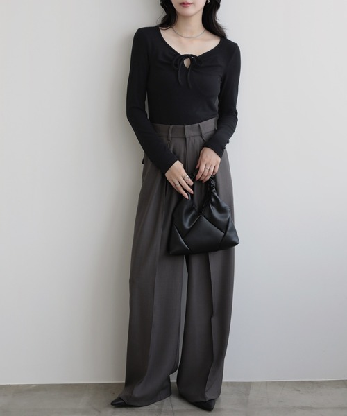 nouvellemoi（ヌーベルモイ）の「クロスストラップリボンギャザーカットソー（Tシャツ/カットソー・レディース・グレイッシュベージュ/ブラック/ホワイト/チャコールグレー・L/M/S）」の19枚目の写真