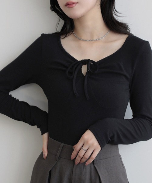 nouvellemoi（ヌーベルモイ）の「クロスストラップリボンギャザーカットソー（Tシャツ/カットソー・レディース・グレイッシュベージュ/ブラック/ホワイト/チャコールグレー・L/M/S）」の20枚目の写真