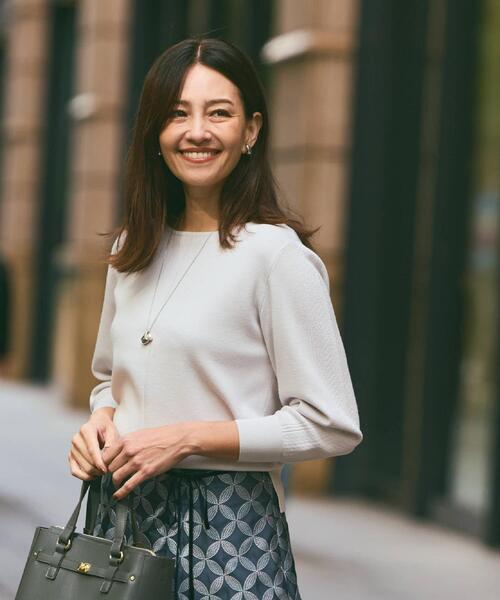 Reflect（リフレクト）の「【選べる6色／長く着られる◎】ボートネックニット（ニット/セーター・レディース・ブラック/ライトグレー/ライトブルー/マスタード/ピンク系/レッド系1・09/07/15 /13/11/05）」の3枚目の写真