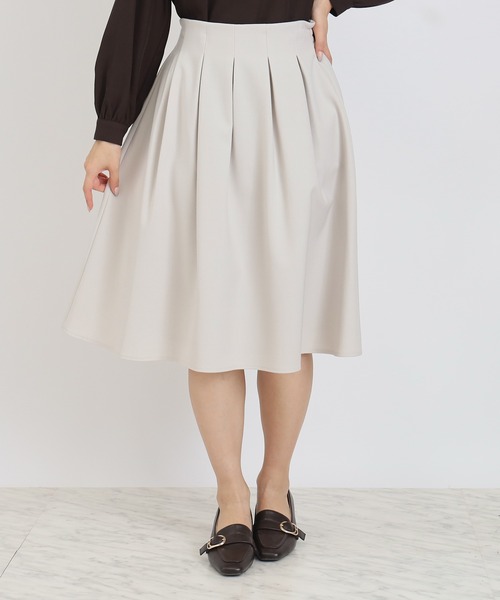 TRUDEA（トルディア）の「タックフレアスカート（スカート・レディース・ブラウン/ネイビー/ベージュ/チャコールグレー・MEDIUM/LARGE）」の3枚目の写真
