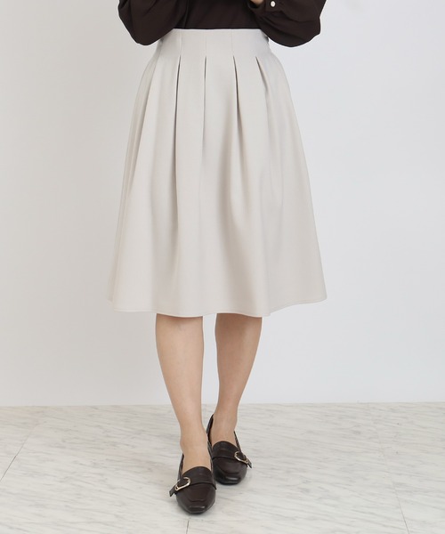 TRUDEA（トルディア）の「タックフレアスカート（スカート・レディース・ブラウン/ネイビー/ベージュ/チャコールグレー・MEDIUM/LARGE）」の5枚目の写真