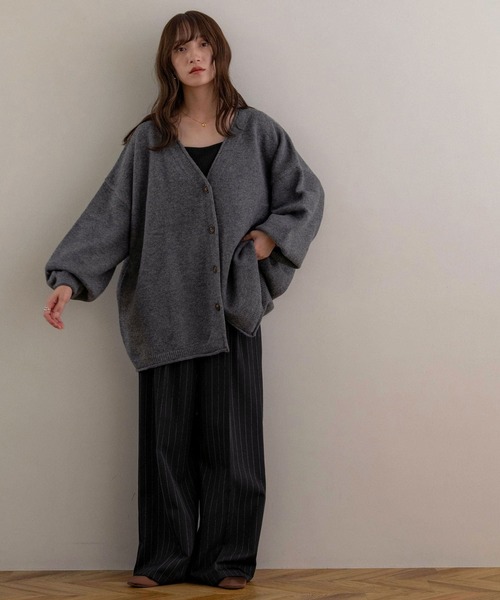 NOAHL(ノアル)の「【NOAHL】ビッグシルエットVネックカーディガン(カーディガン/ボレロ・レディース・ライトベージュ/ナチュラル/グレー・FREE)」の2枚目の写真