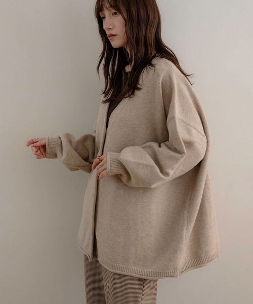 NOAHL(ノアル)の「【NOAHL】ビッグシルエットVネックカーディガン(カーディガン/ボレロ・レディース・ライトベージュ/ナチュラル/グレー・FREE)」の9枚目の写真