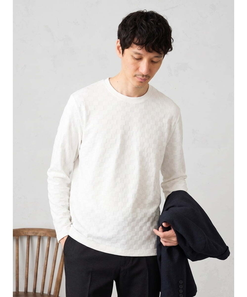a.v.v(アーヴェヴェ)の「【ジャケット映えカットソー】ブロックリンクスジャカードクルーネックTシャツ 通勤/ビジネス/ジャケット【イージーケア/毛玉になりにくい/洗濯機で洗える】〈ON/(Tシャツ/カットソー・メンズ・ブラック/グリーン/ホワイト・46/48/50)」の2枚目の写真