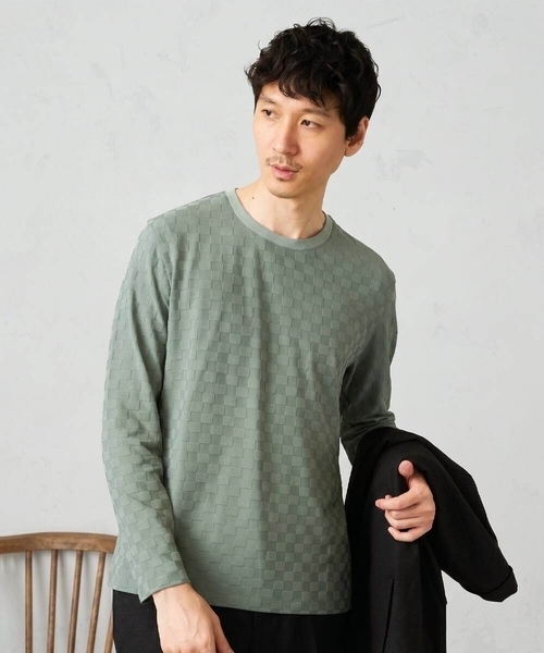 a.v.v(アーヴェヴェ)の「【ジャケット映えカットソー】ブロックリンクスジャカードクルーネックTシャツ 通勤/ビジネス/ジャケット【イージーケア/毛玉になりにくい/洗濯機で洗える】〈ON/(Tシャツ/カットソー・メンズ・ブラック/グリーン/ホワイト・46/48/50)」の1枚目の写真