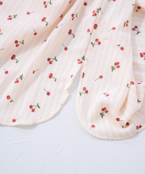 FRUIT OF THE LOOM（フルーツオブザルーム）の「レトロ調ワッフルルーム上下 / 長袖上下２点セット / ブランドロゴ総柄 / ワンマイルウェア（その他ルームウェア・レディース・サックスブルー/ピンク・M）」の7枚目の写真