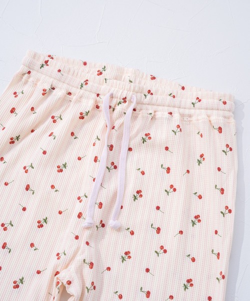 FRUIT OF THE LOOM（フルーツオブザルーム）の「レトロ調ワッフルルーム上下 / 長袖上下２点セット / ブランドロゴ総柄 / ワンマイルウェア（その他ルームウェア・レディース・サックスブルー/ピンク・M）」の8枚目の写真