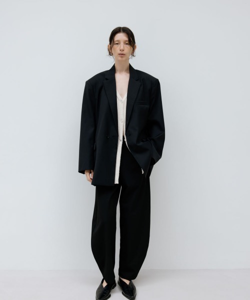 Studio Doe(スタジオドー)の「Studio Doe Gender Free Classic Oversized Blazer(テーラードジャケット・レディース・ブラック・X-SMALL/SMALL)」の7枚目の写真