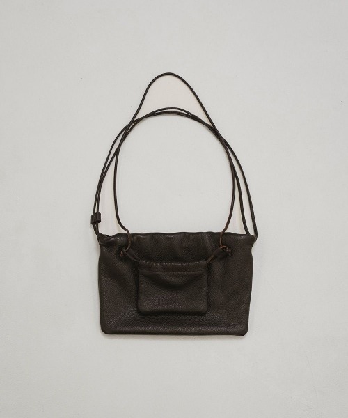 TODAYFUL(トゥデイフル)の「【TODAYFUL/トゥデイフル】Drawstring Leather Bag/ドローストリングレザーバッグ(ハンドバッグ・レディース・ブラック/ダークブラウン・FREE)」の12枚目の写真