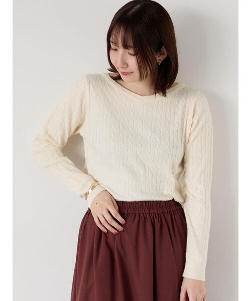 Te chichi TERRASSE（テチチテラス）の「もちもちケーブルVネックニット（ニット/セーター・レディース・オフホワイト/グレー/ブラック/レッド・F）」の2枚目の写真