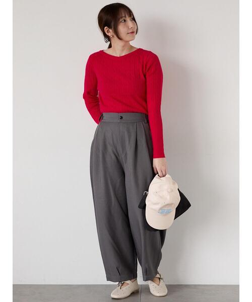 Te chichi TERRASSE（テチチテラス）の「もちもちケーブルVネックニット（ニット/セーター・レディース・オフホワイト/グレー/ブラック/レッド・F）」の6枚目の写真