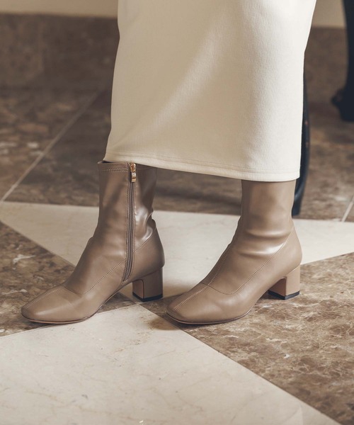 Gready Brilliant（グレディブリリアン）の「ストレッチショートブーツ（ブーツ・レディース・ブラック/グレイッシュベージュ・36/37/38）」の2枚目の写真