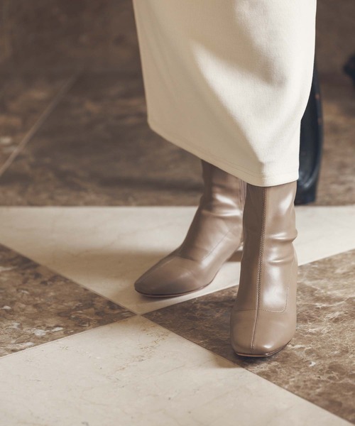 Gready Brilliant（グレディブリリアン）の「ストレッチショートブーツ（ブーツ・レディース・ブラック/グレイッシュベージュ・36/37/38）」の14枚目の写真