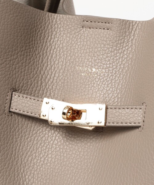 VIOLAd'ORO（ヴィオラドーロ）の「【WEB限定】VIOLAd’ORO / TRERO シュリンク クロア トートバッグ L（トートバッグ・レディース・ブラック/ブラウン系その他4・ONE SIZE）」の8枚目の写真