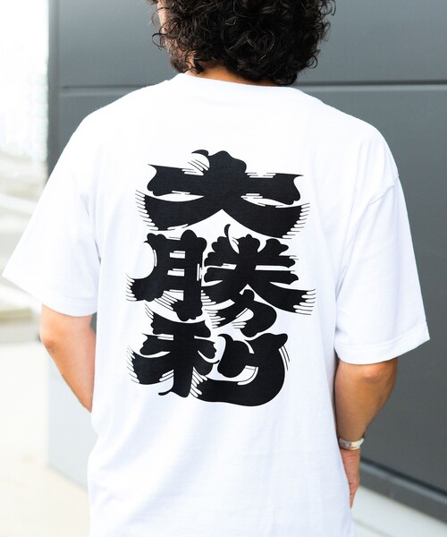BEAMS JAPAN(ビームス ジャパン)の「大勝利 髭文字Tシャツ(Tシャツ/カットソー・レディース・ホワイト・MEDIUM/SMALL/LARGE/X-LARGE)」の1枚目の写真