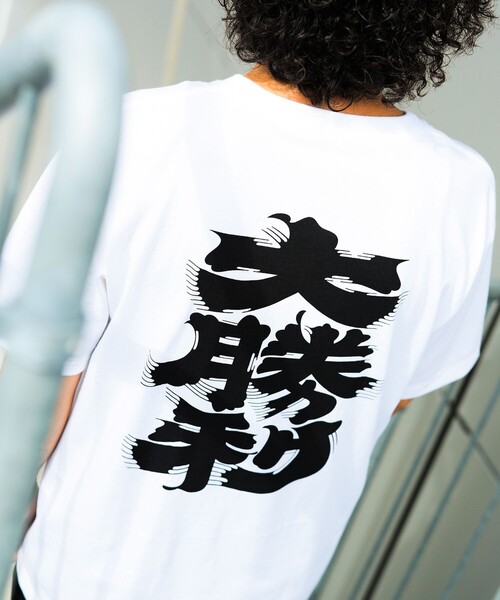 BEAMS JAPAN(ビームス ジャパン)の「大勝利 髭文字Tシャツ(Tシャツ/カットソー・レディース・ホワイト・MEDIUM/SMALL/LARGE/X-LARGE)」の3枚目の写真
