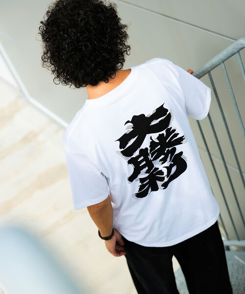 BEAMS JAPAN(ビームス ジャパン)の「大勝利 髭文字Tシャツ(Tシャツ/カットソー・レディース・ホワイト・MEDIUM/SMALL/LARGE/X-LARGE)」の4枚目の写真
