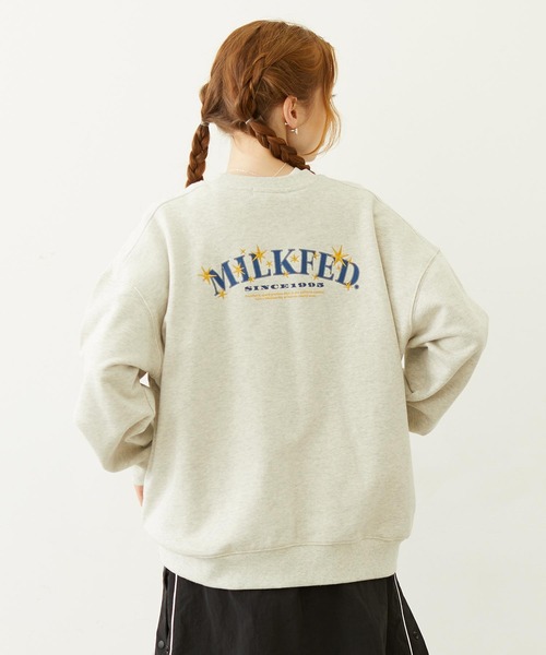 MILKFED.(ミルクフェド)の「STARS AND LOGO WIDE CREW SWEAT(スウェット・レディース・ライトブルー/チャコール/オートミール・L/M)」の1枚目の写真