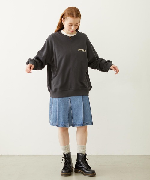 MILKFED.(ミルクフェド)の「STARS AND LOGO WIDE CREW SWEAT(スウェット・レディース・ライトブルー/チャコール/オートミール・L/M)」の5枚目の写真