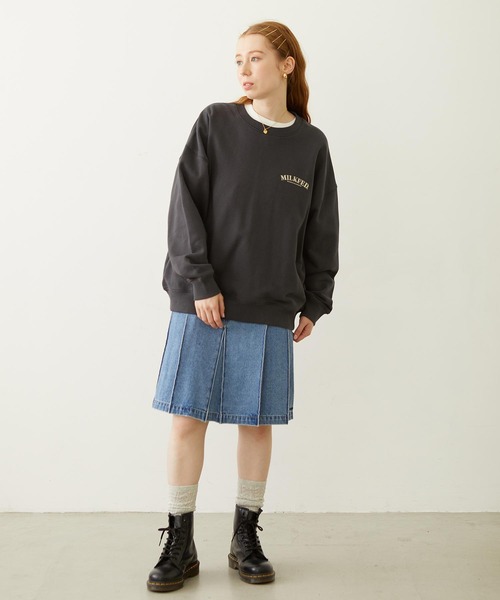 MILKFED.(ミルクフェド)の「STARS AND LOGO WIDE CREW SWEAT(スウェット・レディース・ライトブルー/チャコール/オートミール・L/M)」の6枚目の写真
