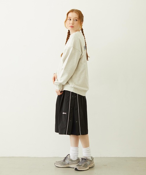 MILKFED.(ミルクフェド)の「STARS AND LOGO WIDE CREW SWEAT(スウェット・レディース・ライトブルー/チャコール/オートミール・L/M)」の19枚目の写真
