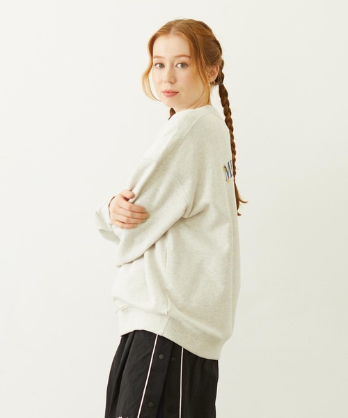 MILKFED.(ミルクフェド)の「STARS AND LOGO WIDE CREW SWEAT(スウェット・レディース・ライトブルー/チャコール/オートミール・L/M)」の17枚目の写真