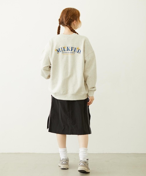 MILKFED.(ミルクフェド)の「STARS AND LOGO WIDE CREW SWEAT(スウェット・レディース・ライトブルー/チャコール/オートミール・L/M)」の20枚目の写真