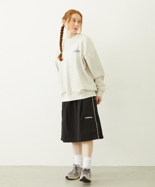 MILKFED.(ミルクフェド)の「STARS AND LOGO WIDE CREW SWEAT(スウェット・レディース・ライトブルー/チャコール/オートミール・L/M)」の22枚目の写真