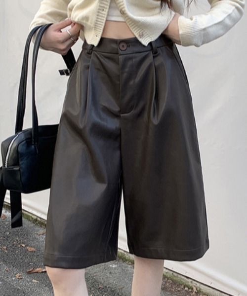 gossip!ロサンゼルス(ゴシップロサンゼルス)の「PUレザー ハーフパンツ(その他パンツ・レディース・ブラック/ブラウン・S/M/L)」の1枚目の写真