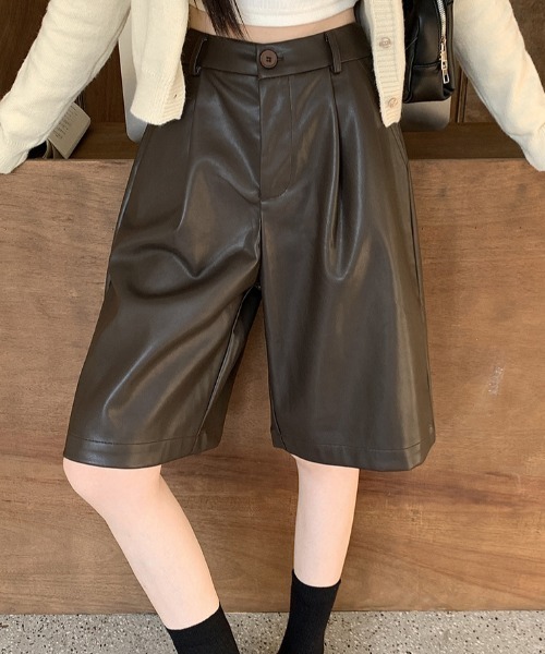 gossip!ロサンゼルス(ゴシップロサンゼルス)の「PUレザー ハーフパンツ(その他パンツ・レディース・ブラック/ブラウン・S/M/L)」の6枚目の写真